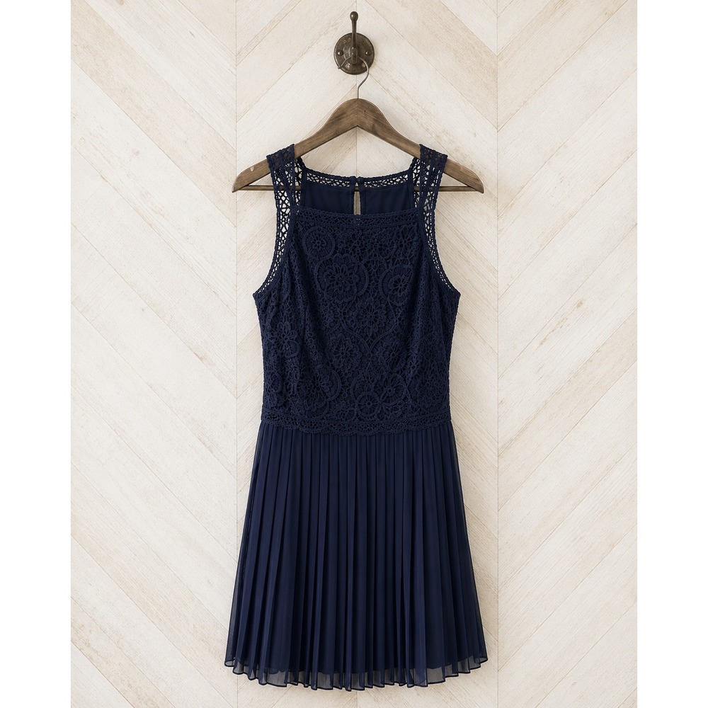 Hollister Lace Dress with Pleated Skirt and Button Close Detail Size M NWT